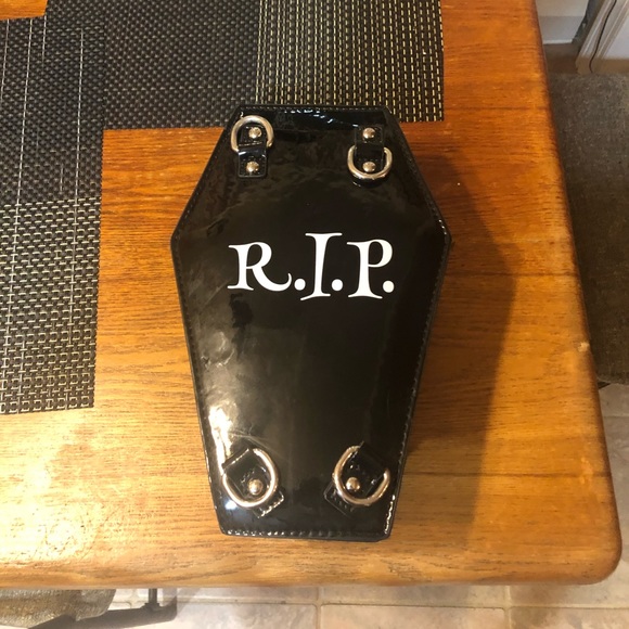 RARE Pre Loved Total R.I.P. Off Coffin Purse - Picture 5 of 10